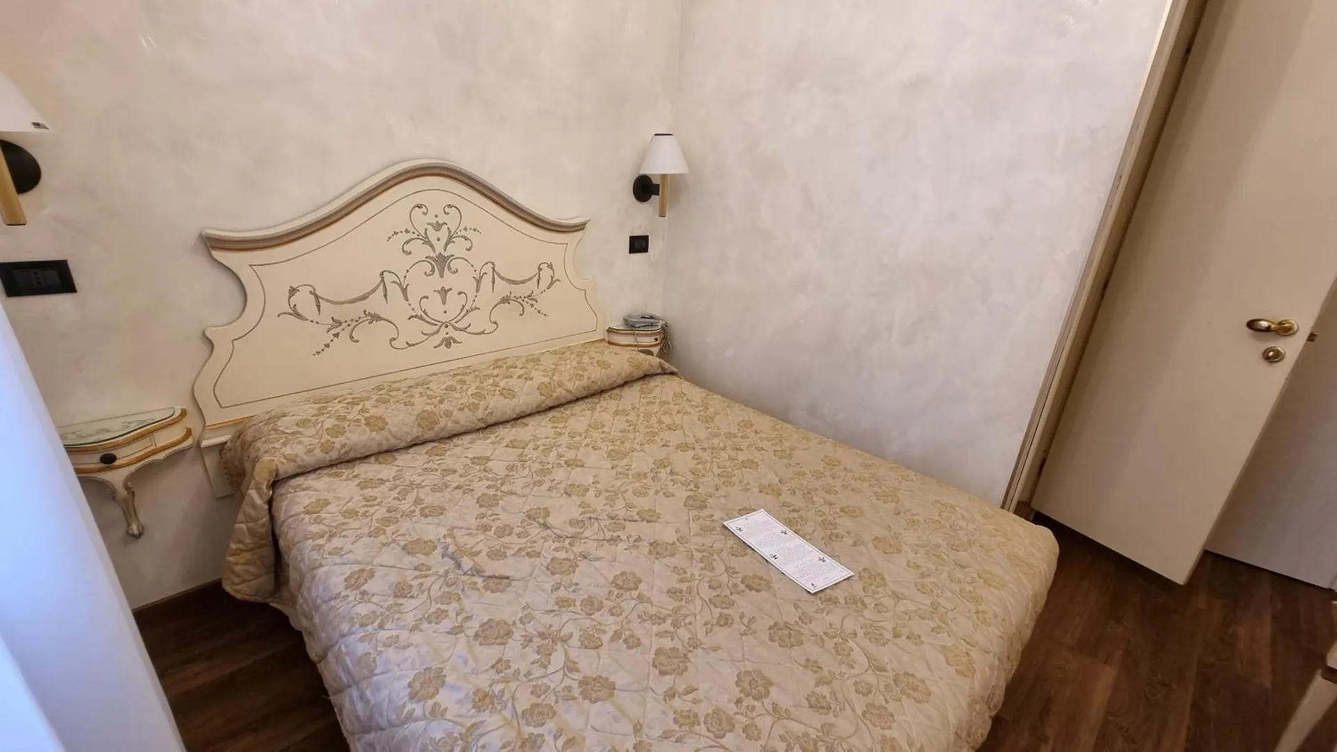 ***  Hotel Carlton Capri Venise Italie